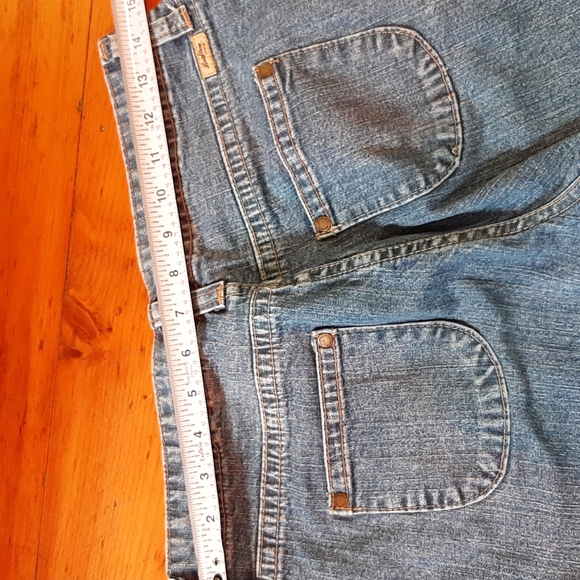 Levi Strauss signature stretch cropped jeans. - Picture 5 of 8